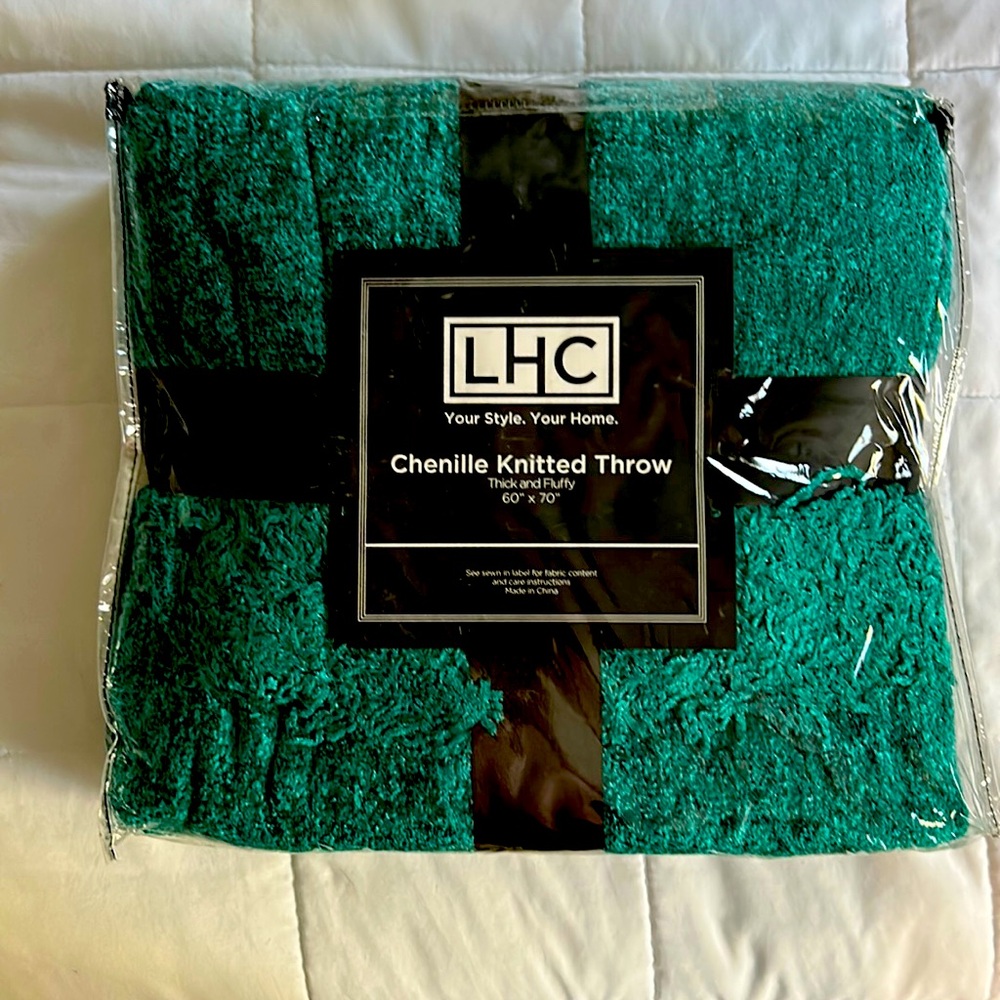LHC  Your Style Your Home Chenille Knitted Throw 60” x 70” Thick and Fluffy NEE